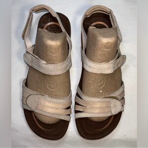 Abeo Women's Size 9 Leather Sandals With Supportive Cushioned Contoured Footbed.